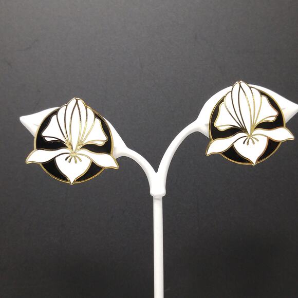 Vintage Isle of Skye Cloisonné Enamel Earrings, Black & White Lily, Gold Plated - Picture 10 of 10